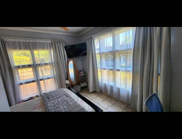 6 BEDROOM HOUSE FOR SALE IN THERESAPARK